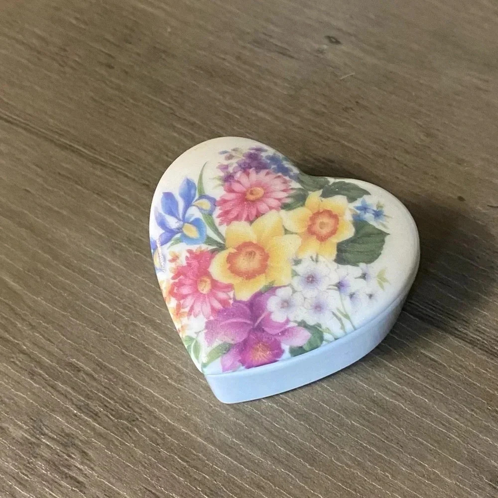 *Vintage* Chamart Limoges France Porcelain Heart Trinket Jewelry Box